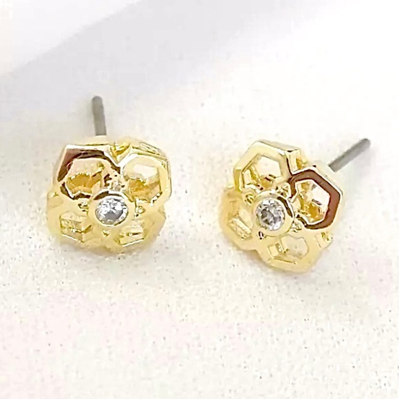 Kendra Scott Jewelry - 5⭐️KENDRA SCOTT Rue Stud Earrings in Gold